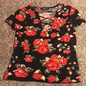 Short top with cross cross front